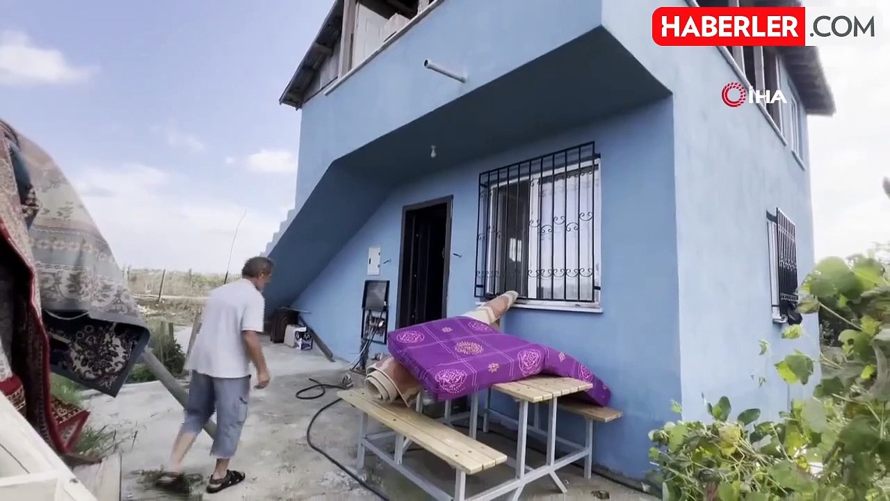 Elektrik borularından hortum sokup evin içini 10 gün boyunca suyla doldurdular