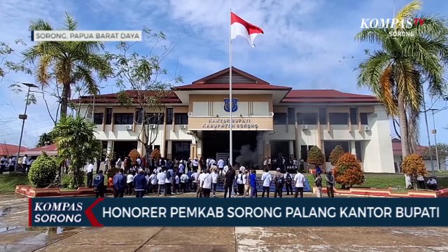 Aksi Protes Honorer Berlanjut Kantor Bupati Dan Kantor Dinas Dipalang