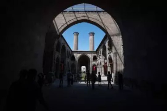 Kadim kentin simgesi: Çifte Minareli Medrese