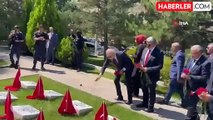 TBMM Başkanı Kurtulmuş Yüzbaşı Agah Efendi şehitliğini ziyaret etti