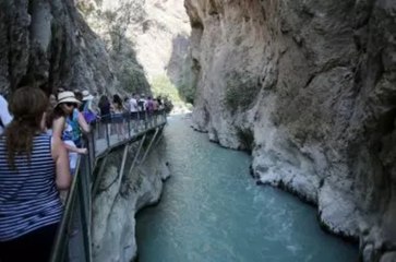 Suyun sıcaklığı 5 derece! Bunaltıcı havadan kaçanlar buraya geliyor