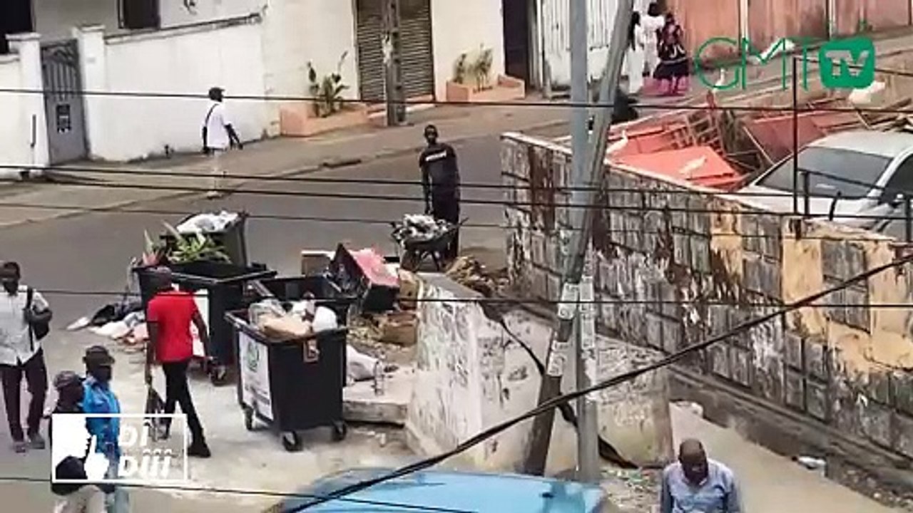 [DIdîîî] Awendje : malgré la présence des poubelles, un compatriote déverse ses ordures à même le sol