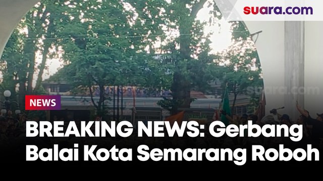 BREAKING NEWS: Ricuh! Gerbang Balai Kota Semarang Roboh Didorong Mahasiswa, Tuntut Jokowi Mundur!