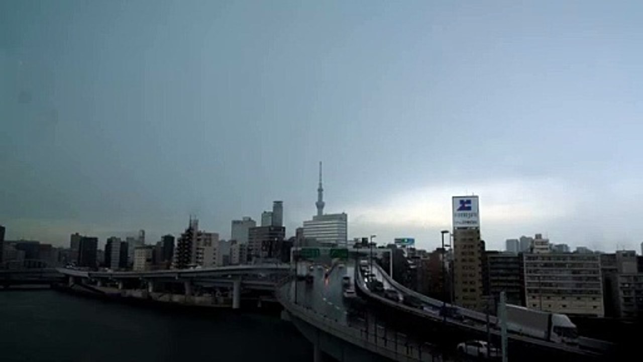 東京スカイツリーの展望台に落雷！ゲリラ雷雨！