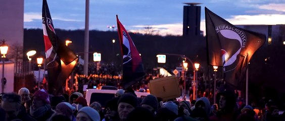 ANTIFA - Schulter an Schulter, wo der Staat versagte Trailer DF