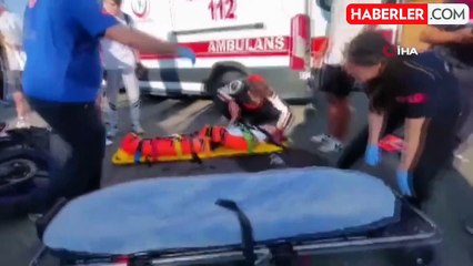 Sürat motoruyla hız faciayla bitti: Metrelerce sürüklenen kızın kolu kopma noktasına geldi