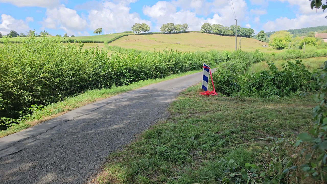 Le Morvan rallye de la chataigne autun 71 passage de quelques VHC dans la spéciale Montcenis-St-Eugène dimanche matin il manquait beaucoup de voitures par à port à samedi