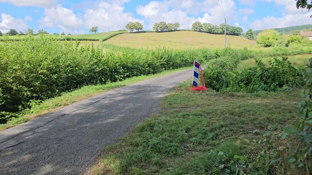 Le Morvan rallye de la chataigne autun 71 passage de quelques VHC dans la spéciale Montcenis-St-Eugène dimanche matin il manquait beaucoup de voitures par à port à samedi
