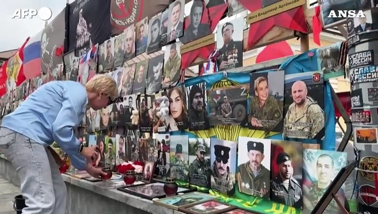 Russia, un anno dopo: fiori e omaggi per ricordare Prigozhin