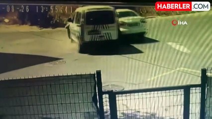 Polis otosu ile otomobil çapıştı: 2 yaralı