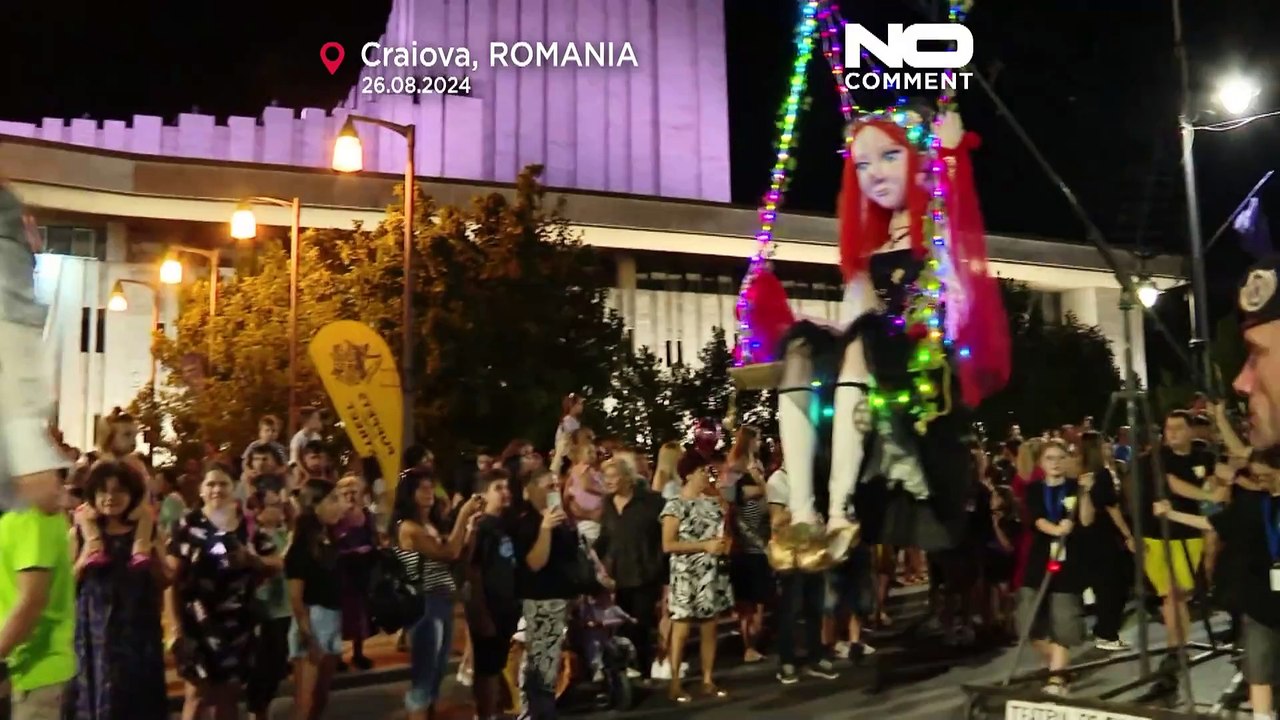 No Comment. Des poupées steampunk envahissent les rues de Craiova, en Roumanie