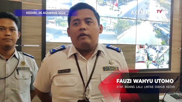 Pemotor di Kediri Terjang Palang Pintu Kereta Api, Korban Terpental dan Luka di Kepala