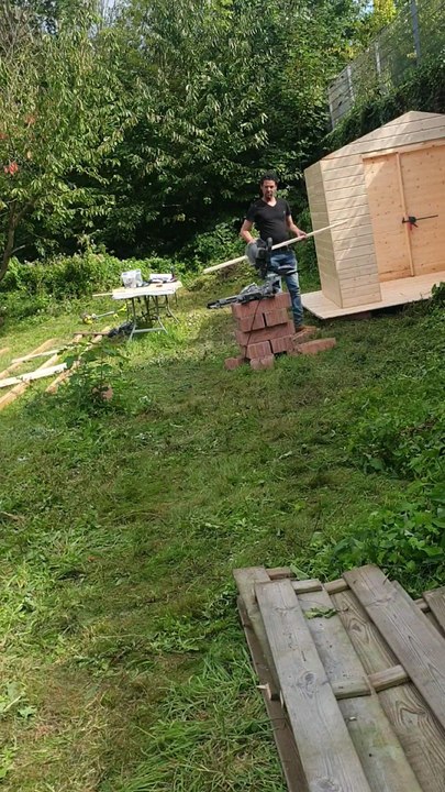 lundi 26 août 2024 je suis allé au chantier participatif organisé par l'association Entourage et divers autres associations au wake up café ☕ de Marcq-en-Barœul      j'ai participé à la construction d'un poulailler une expérience très intéressante