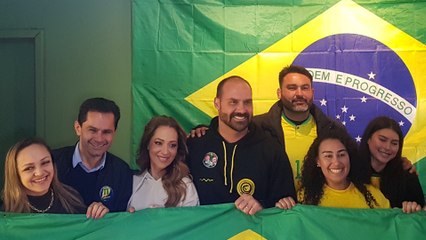 Eduardo Bolsonaro enfatiza independência do eleitor em escolha de candidato durante visita a Cascavel