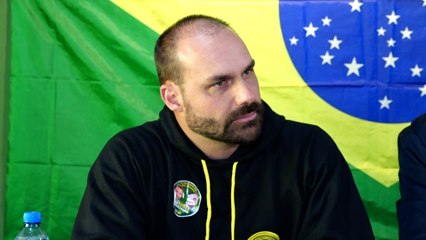 Com direita dividida, Eduardo Bolsonaro, do PL, faz campanha em Cascavel