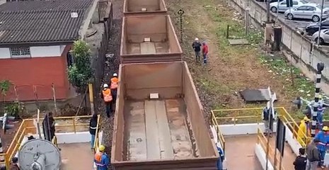 Homem morre atropelado por trem no Centro de Juiz de Fora; veja o vídeo