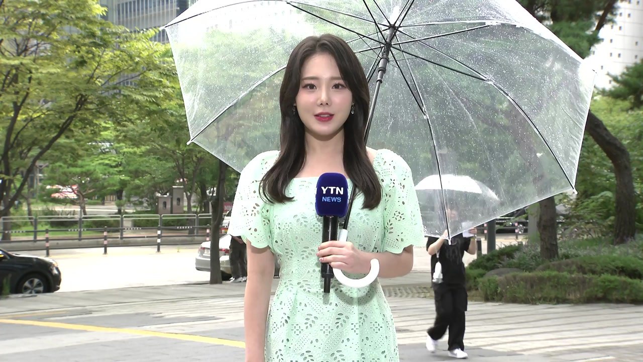 [날씨] 습도 높은 무더위 계속...동해안 비·내륙 소나기 / YTN