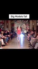 Top Fashion Models: The Funniest Runway Fails