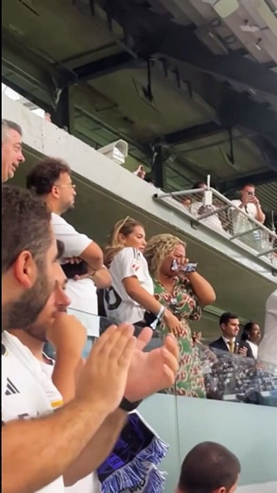 Le lacrime della mamma di Endrick dopo il primo gol del figlio