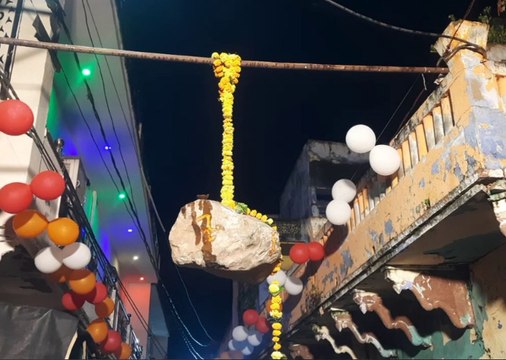 Video : कृष्ण जन्माष्टमी पर कलाकारों ने दिखाए करतब, उमड़े लोग