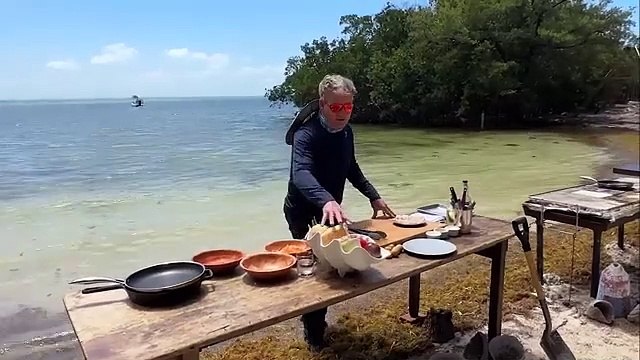 Gordon Ramsay Cooks Up a Shrimp Po Boy in the Florida Keys