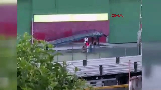 Avcılar’da sokak ortasında kadına şiddet: Yerde sürükledi, defalarca sopayla vurdu!