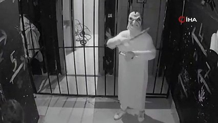 Korkmak için para ödeyen çocuk korku evinde böyle bayıldı