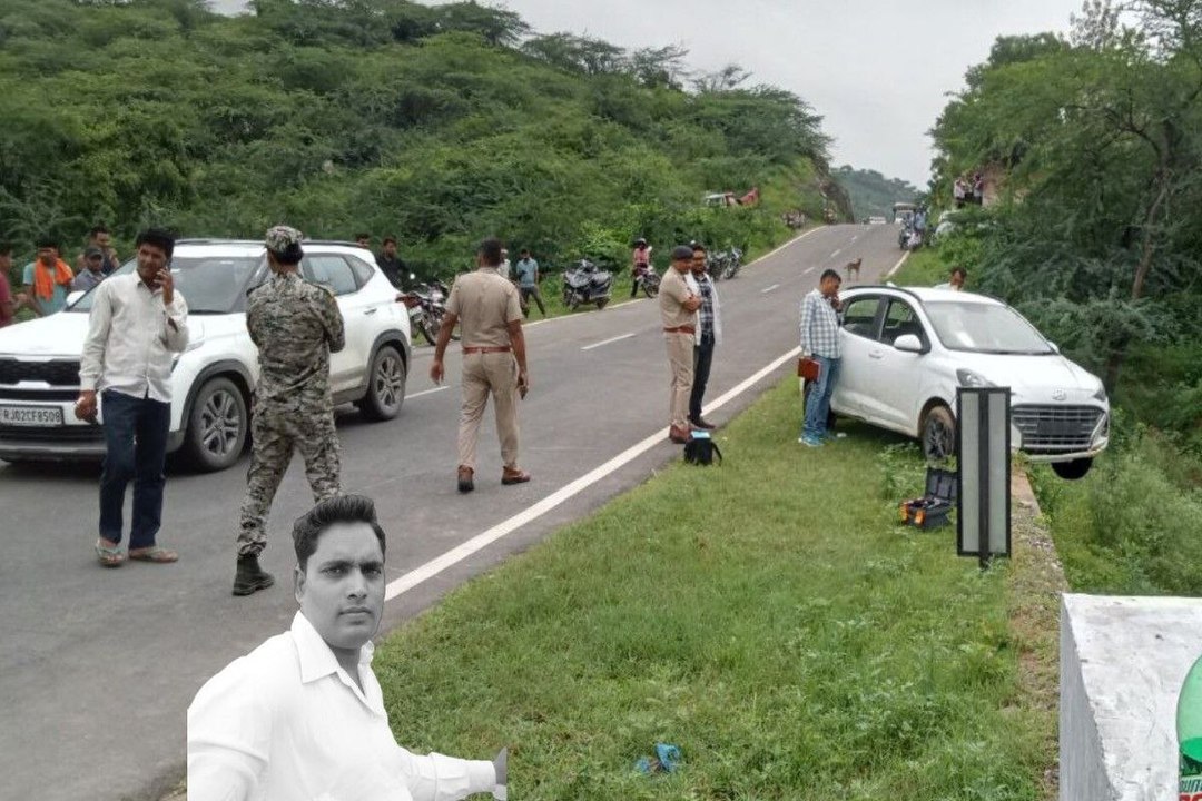कार में  डेड बॉडी मिली, मृतक के शरीर पर चोट के...
