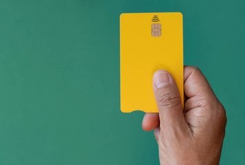 Pourquoi y a-t-il une encoche sur les nouvelles cartes bancaires ?