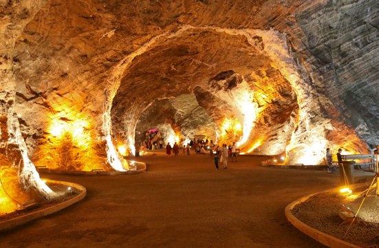 Bunaltıcı sıcaklarda serin bir sığınak: Tuz mağaraları