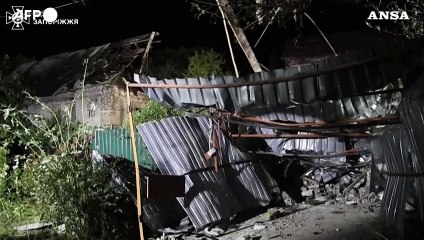 Descargar video: Ucraina, nuovi attacchi russi con droni e missili a Zaporizhia