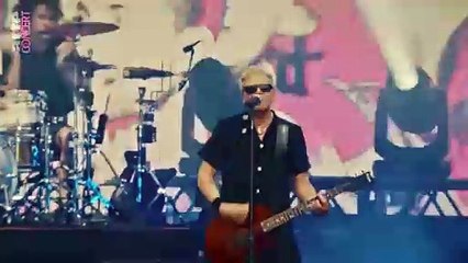 The Offspring chante "The Kids Aren't Alright" au Hellfest