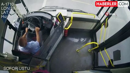 Bakırköy'de tırın İETT otobüsünün üzerine devrilme anı otobüs kamerasında