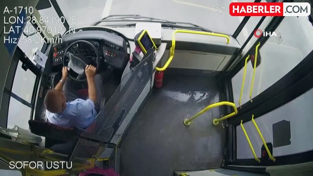 Bakırköy'de tırın İETT otobüsünün üzerine devrilme anı otobüs kamerasında