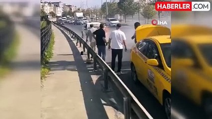 Sultangazi'de seyir halindeki otomobil küle döndü