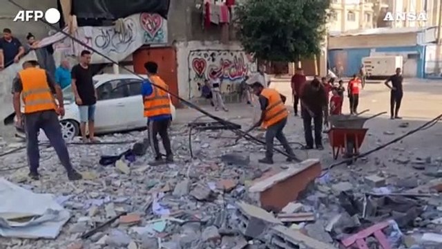 Gaza, le macerie dopo il raid israeliano su Al-Maghazi