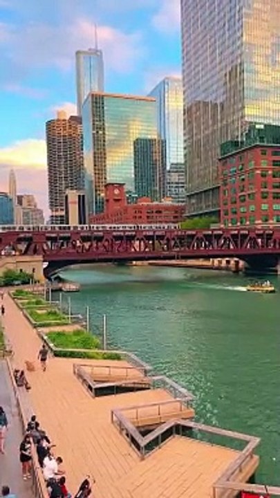 The heart of Chicago ♥️ follow that dream, wherever it may lead you ✨ Chicago Riverwalk, Chicago ILLINOIS 