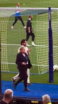 Ferdi Kadıoğlu, Brighton'ın maçı öncesinde tribünleri selamladı