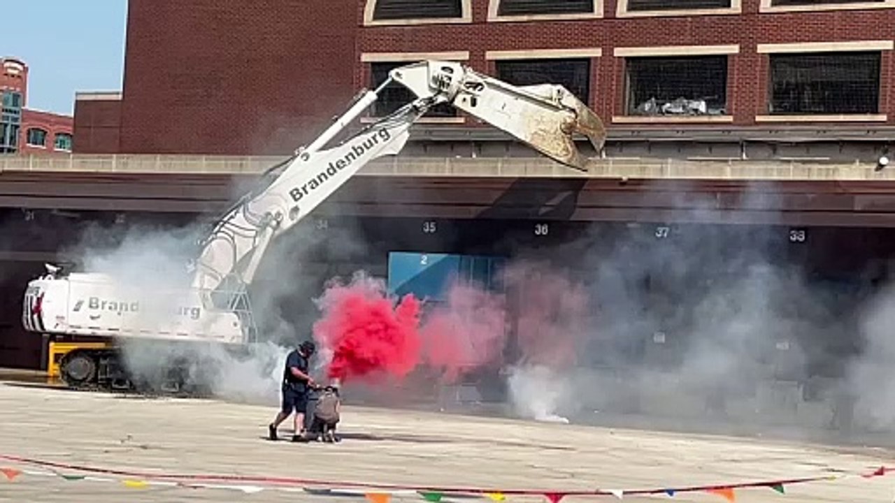 Demolition begins at former Chicago Tribune printing facility