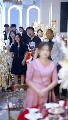 Presiden wanita itu bahkan memilih penjaga keamanan dalam acara kencan buta!