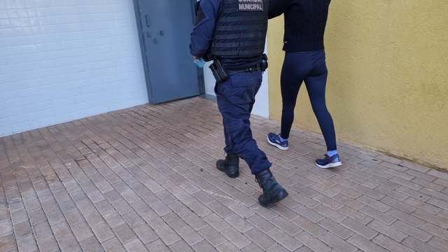 Já era o churras turma! Mulher é detida após tentar furtar 3 peças de picanha, queijo, mortadela