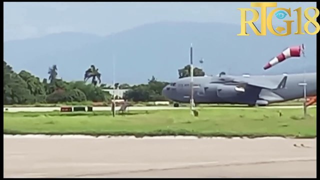 Plizyè avyon US Air Force transpòte divès veyikil blennde pou MMSS la