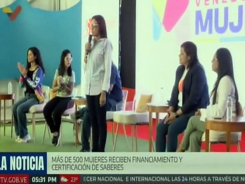 Misión Venezuela Mujer entrega certificados de saberes y financiamiento a féminas en Caracas