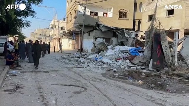 Gaza, le macerie a Deir-el-Balah dopo l'attacco israeliano