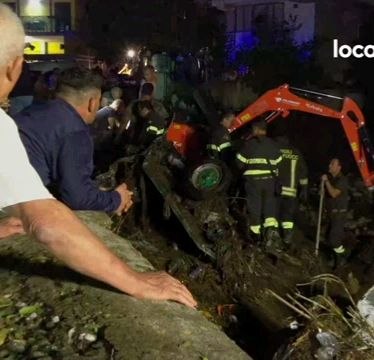 Maltempo. Mamma e figlio dispersi a Talanico, San Felice a Cancello (Caserta): l'apecar distrutta