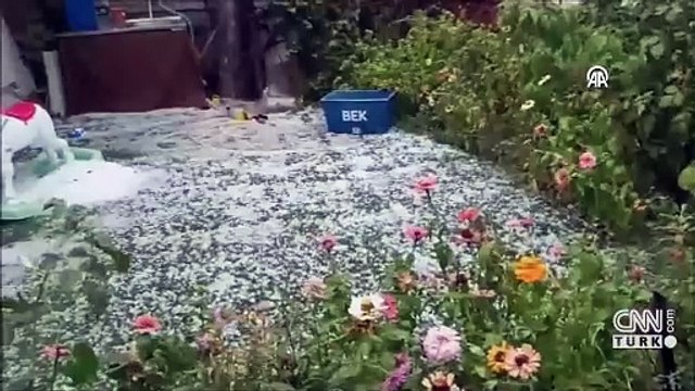Ceviz büyüklüğünde dolu yağdı! Caddelerde su birikintisi oluştu | VİDEO HABER