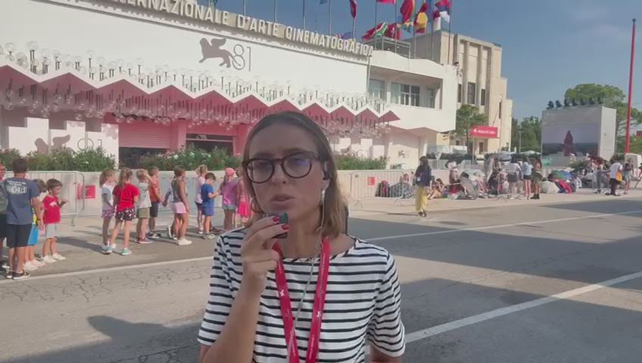 Venezia 81, via alla Mostra del Cinema: grande attesa per Tim Burton - Video