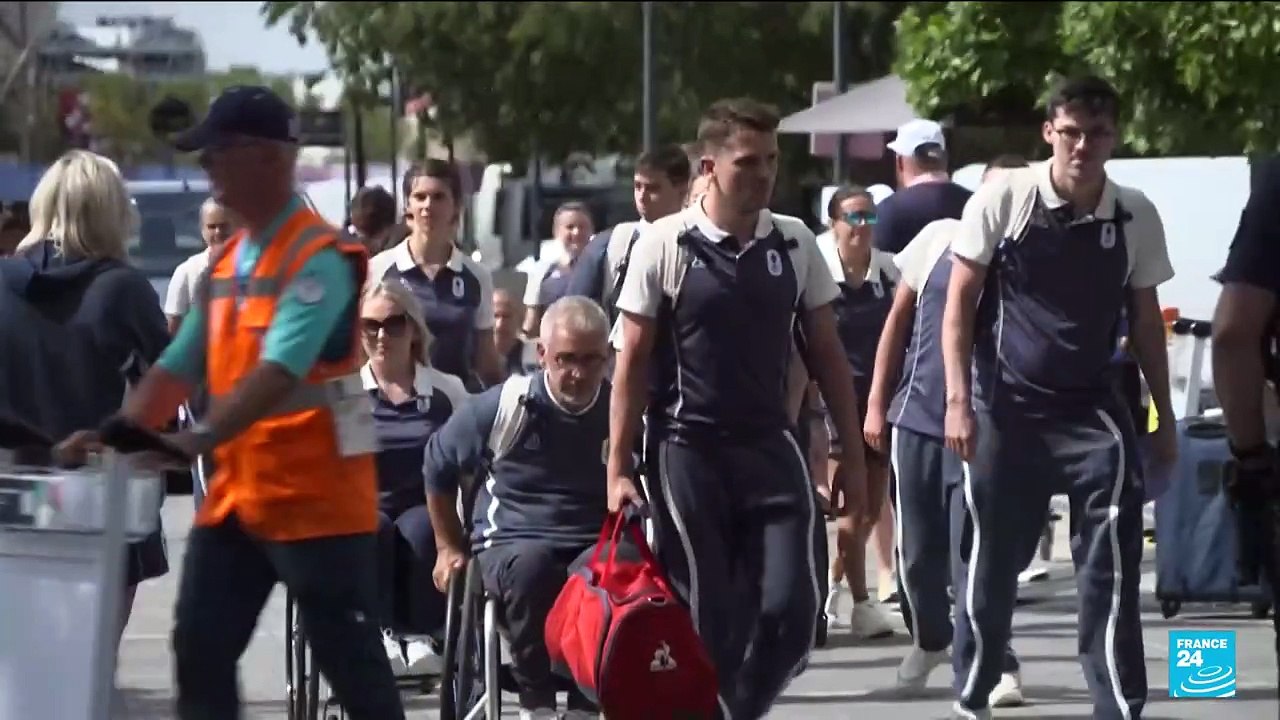 Paris rallume la flamme paralympique sur les Champs-Elysées