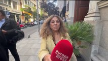 Lolita Flores, hundida, regresa a Madrid tras arropar a Cari Lapique en la despedida de su hija