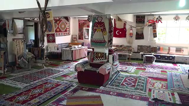 66 yıldır tescilli kilim dokuyor